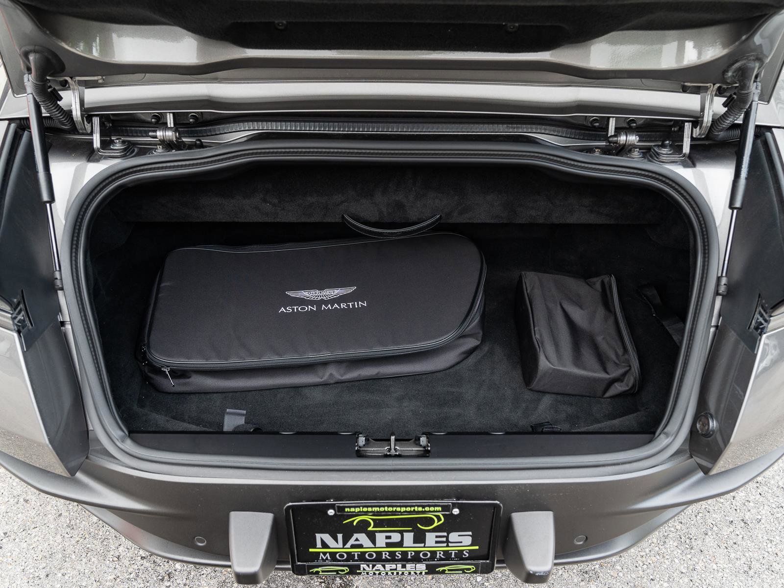 Used 2020 Aston Martin DB11 Volante image 47