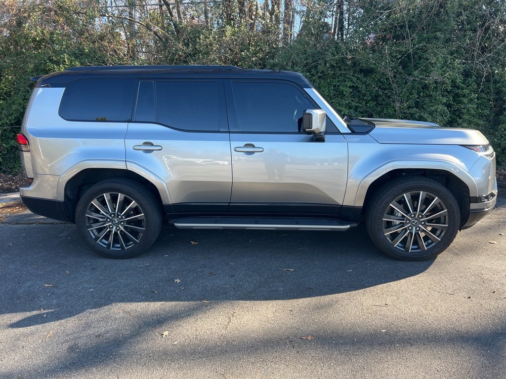 Used 2024 Lexus GX 550 image 2