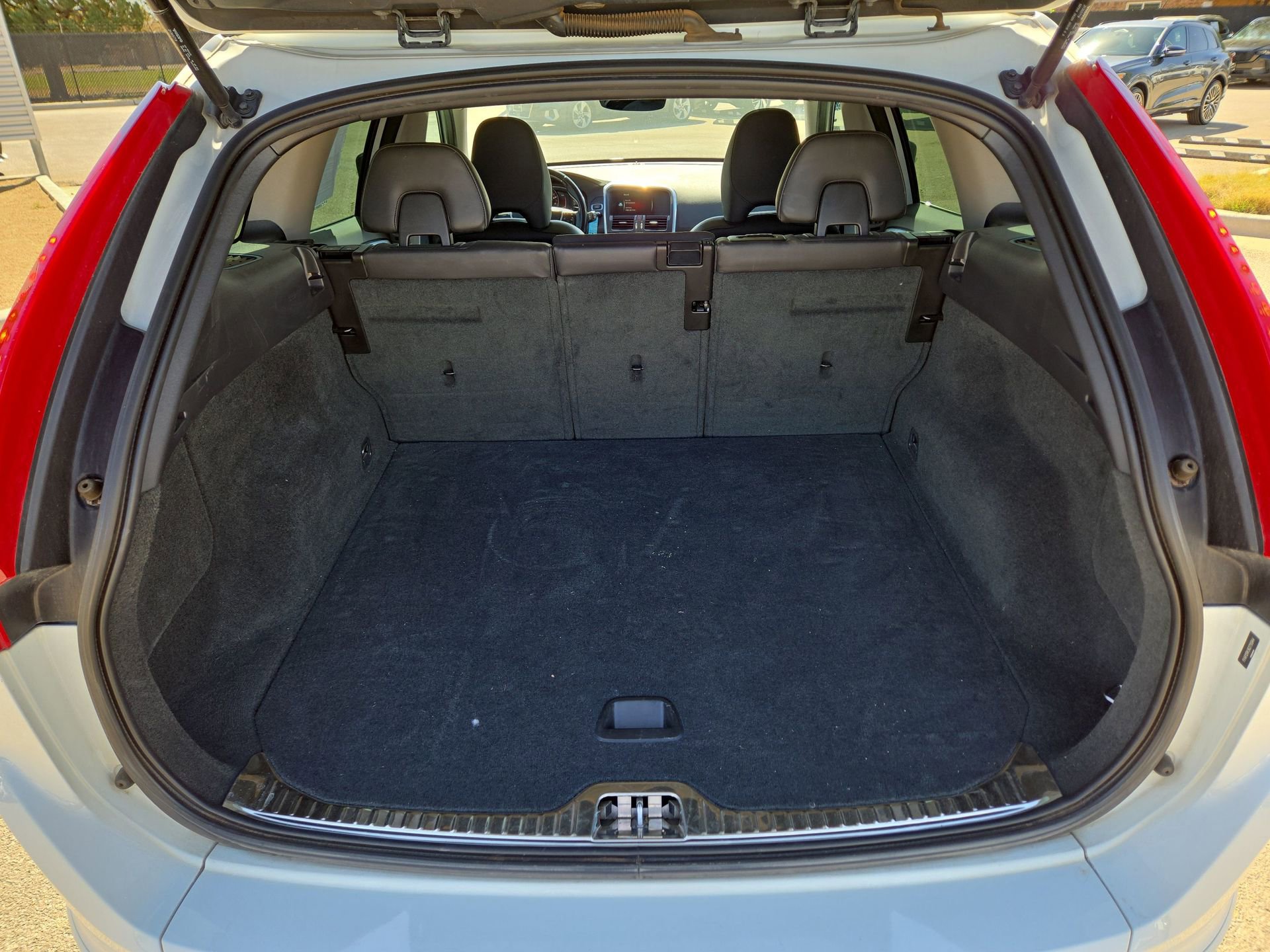 Used 2016 Volvo XC60 T5 Premier image 12