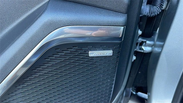 Used 2025 Chevrolet Traverse RS image 28