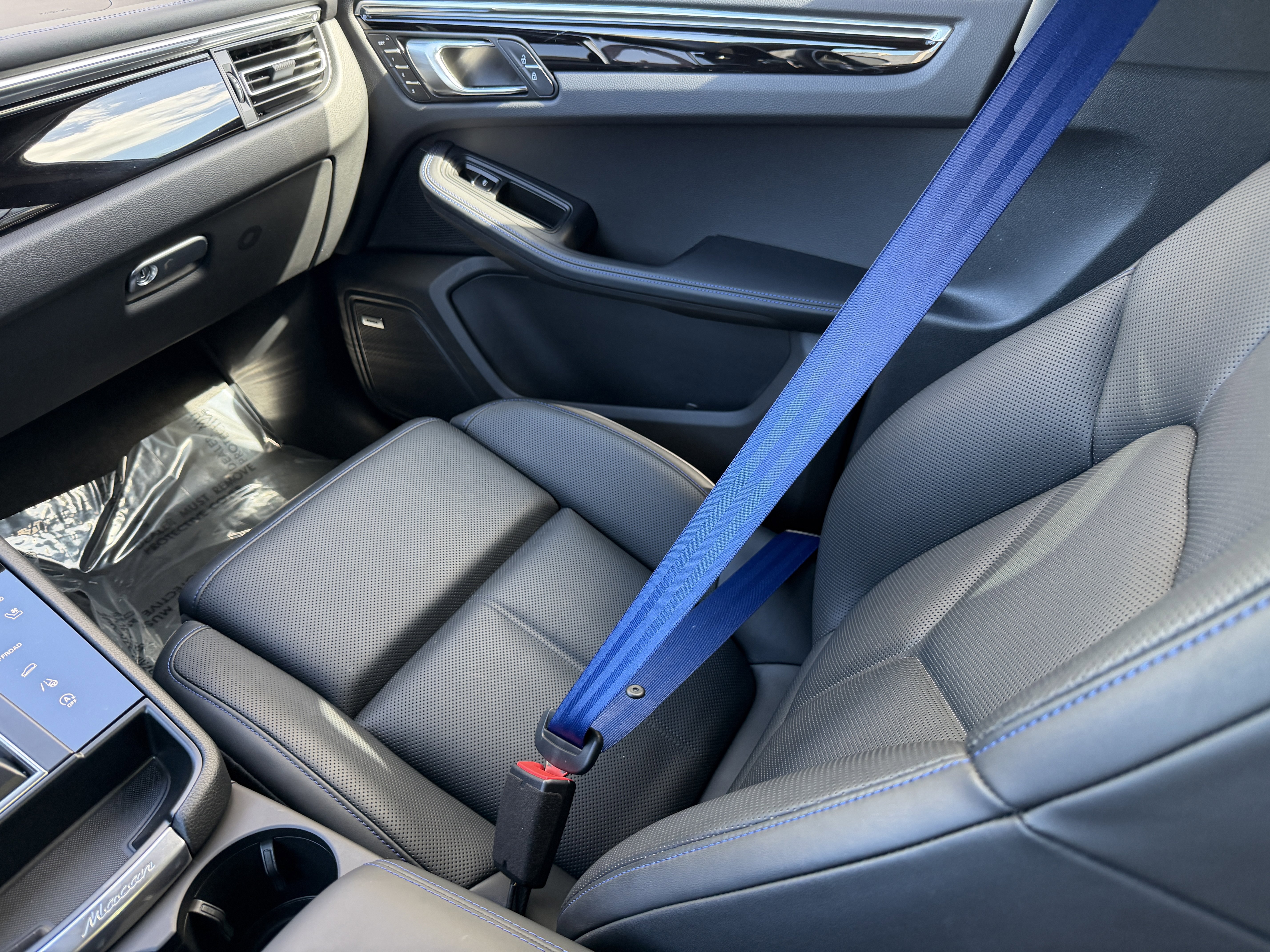 Certified 2025 Porsche Macan Turbo image 21