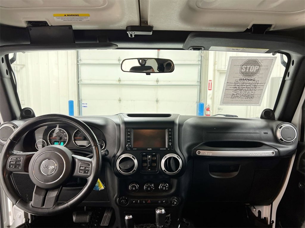 Used 2012 Jeep Wrangler Unlimited Rubicon w/ Connectivity Group image 10