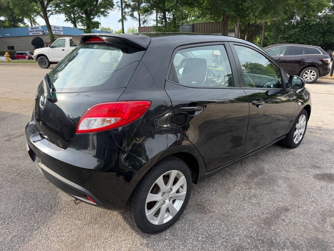 Used 2011 MAZDA MAZDA2 Touring FWD image 5