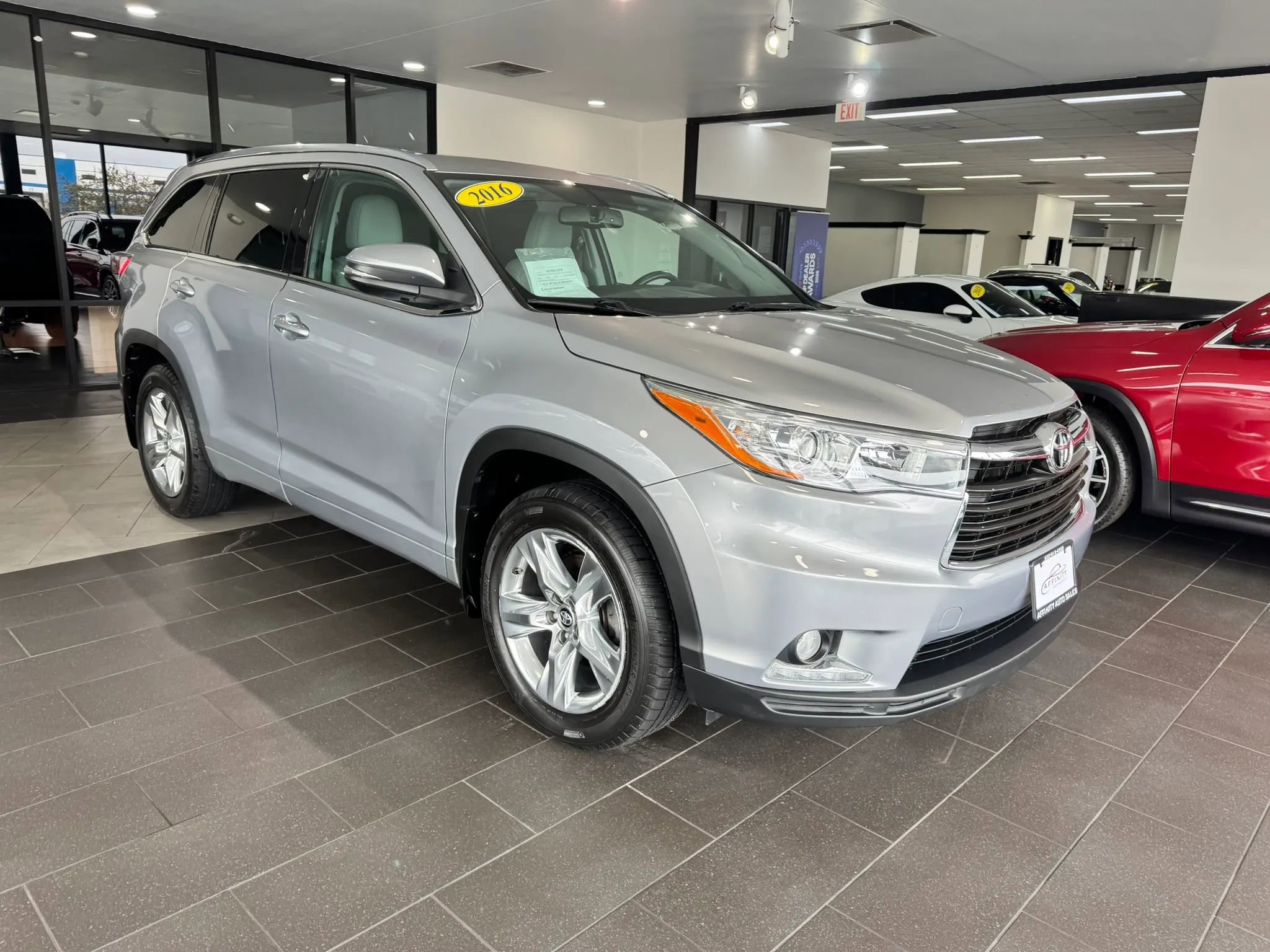 Used 2016 Toyota Highlander Limited AWD/4WD image 7