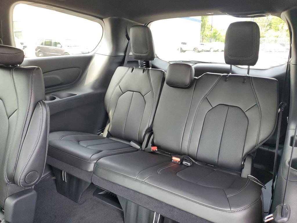 New 2026 Chrysler Pacifica Select image 30