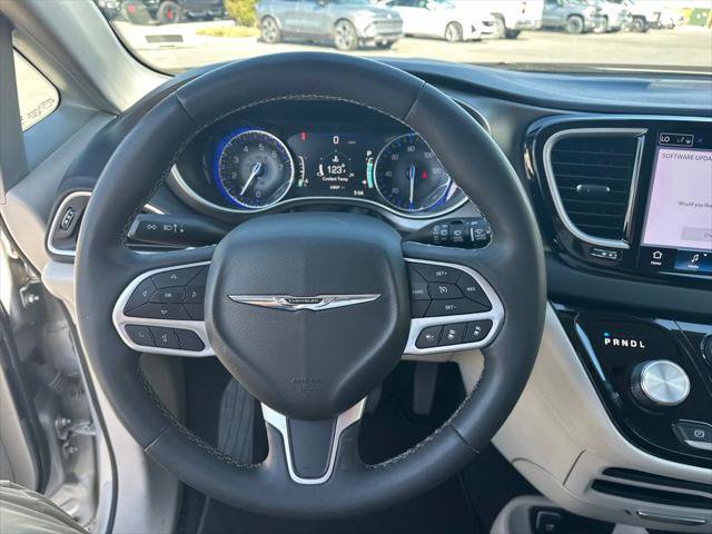 Certified 2024 Chrysler Pacifica Touring-L FWD image 15