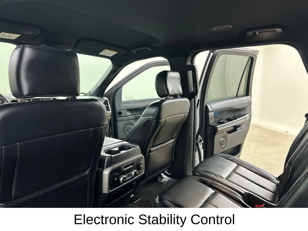 Used 2019 Ford Expedition XLT w/ Equipment Group 202A AWD/4WD image 34
