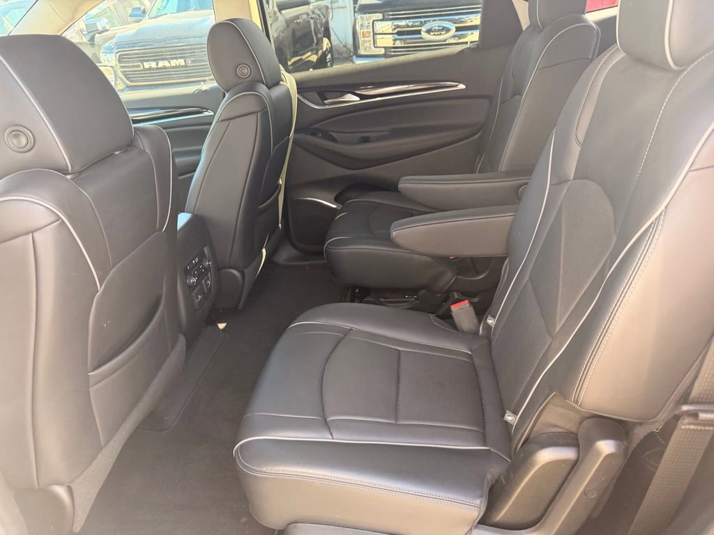 Used 2021 Buick Enclave Avenir w/ Avenir Technology Package AWD/4WD image 14