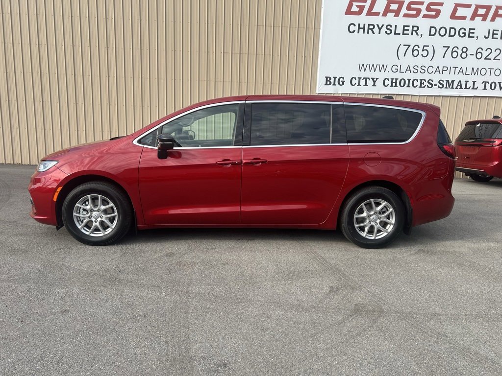 New 2025 Chrysler Pacifica Select image 5