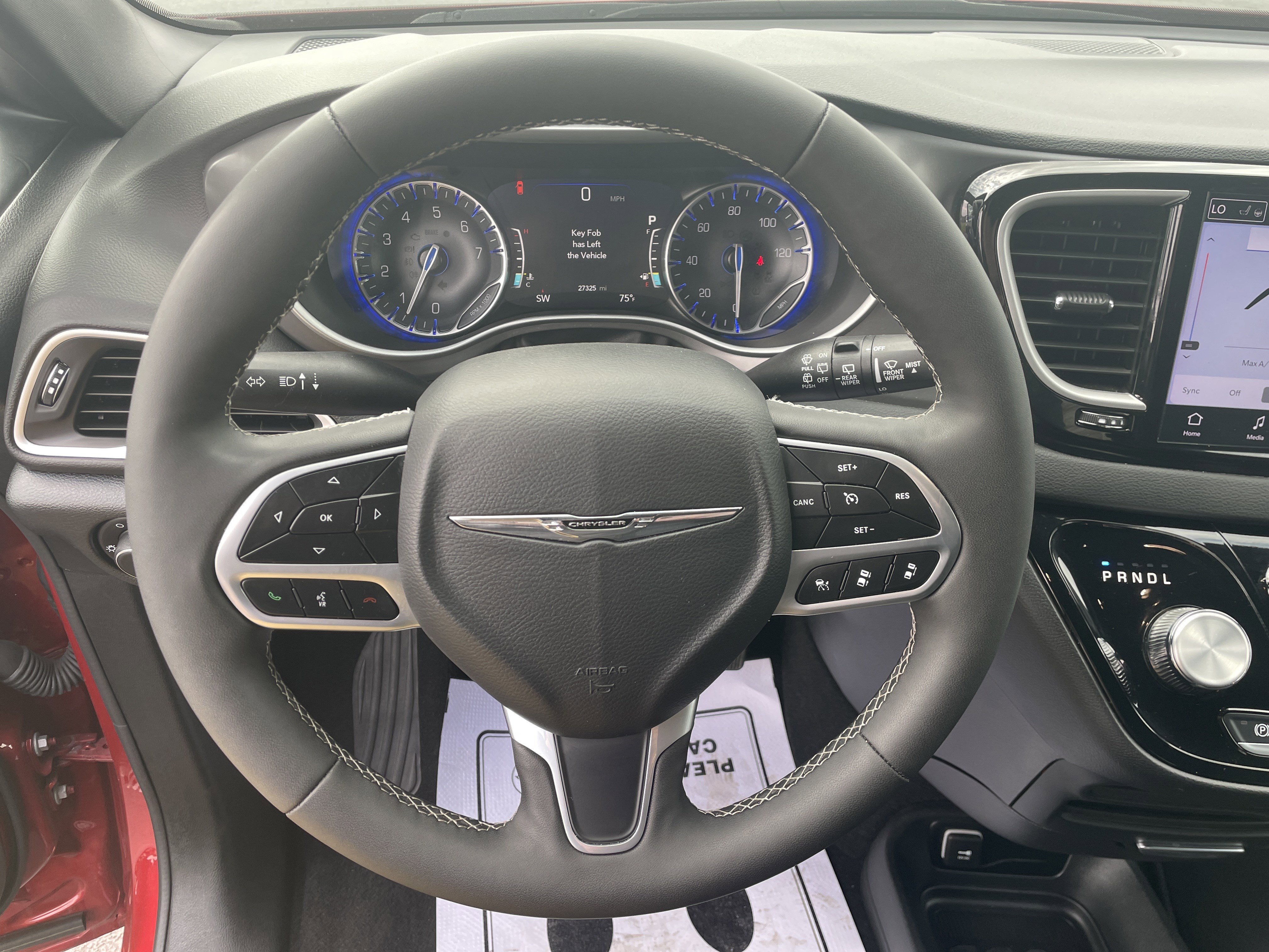 Used 2025 Chrysler Pacifica Select image 14