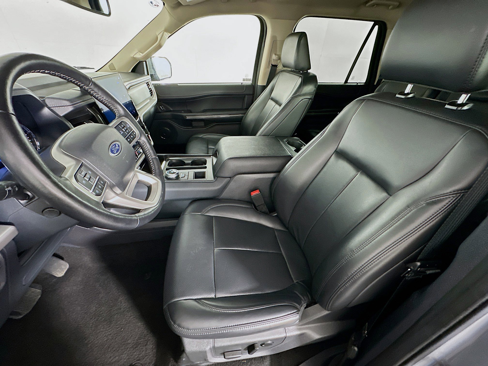 Used 2024 Ford Expedition Max XLT image 13