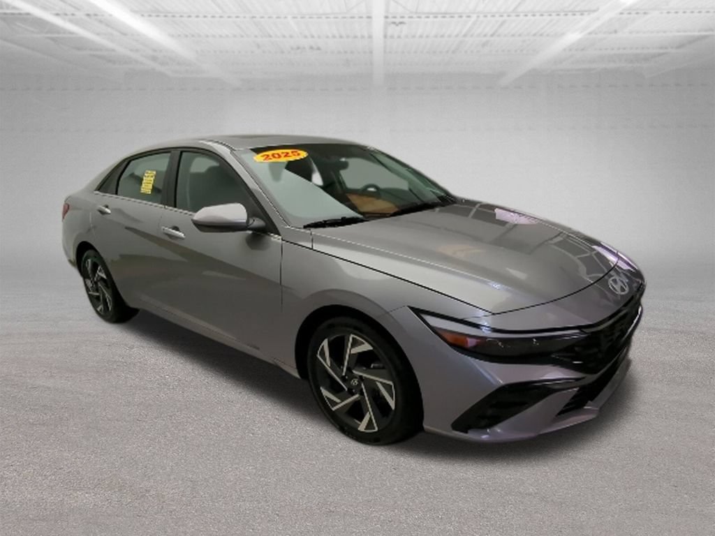 Used 2025 Hyundai Elantra SEL FWD image 11