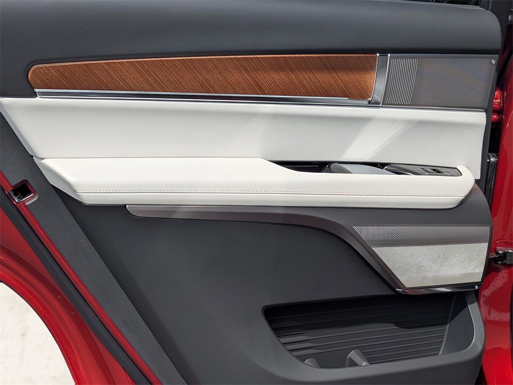 New 2026 Cadillac Vistiq Luxury image 13