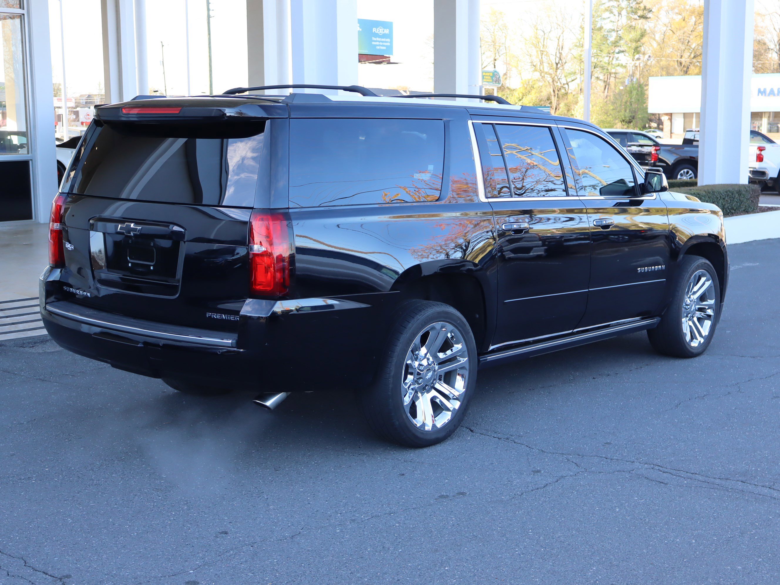 Used 2020 Chevrolet Suburban Premier w/ Premier Plus Edition image 10