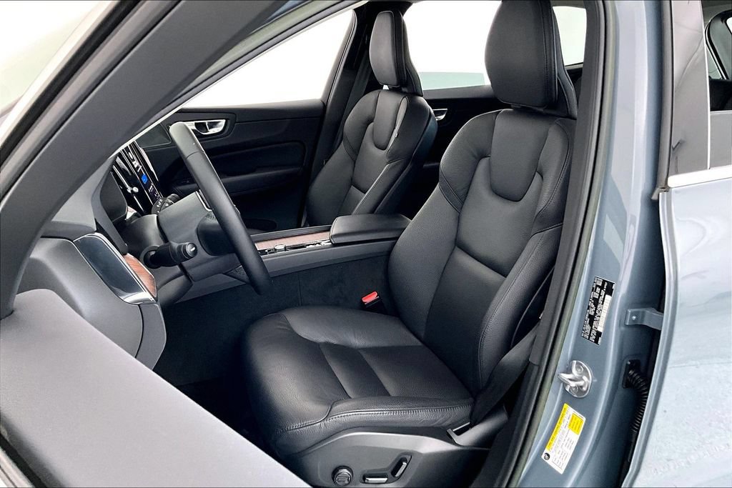 Certified 2023 Volvo XC60 B5 Plus AWD/4WD image 34