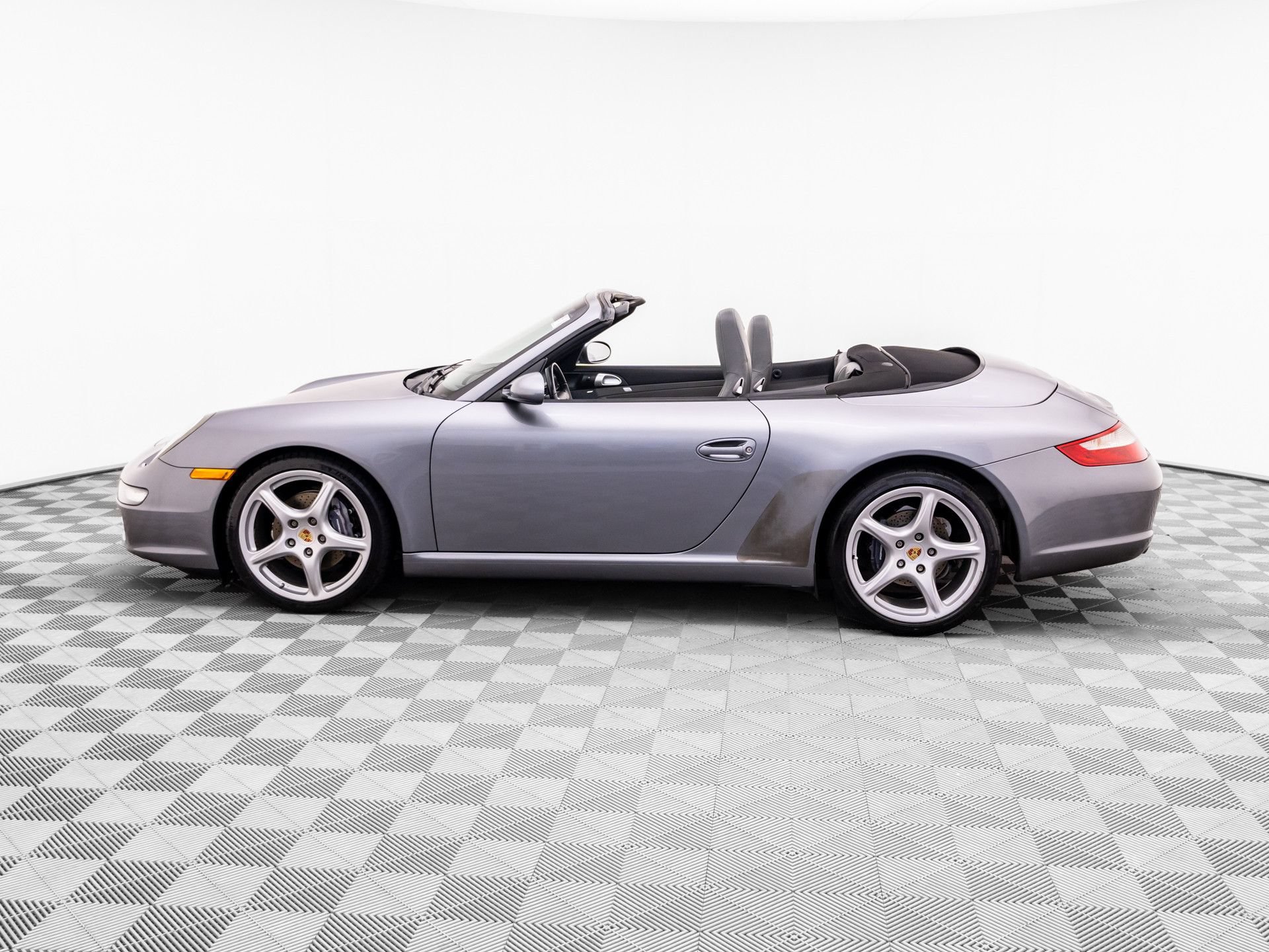Used 2006 Porsche 911 Carrera RWD image 2