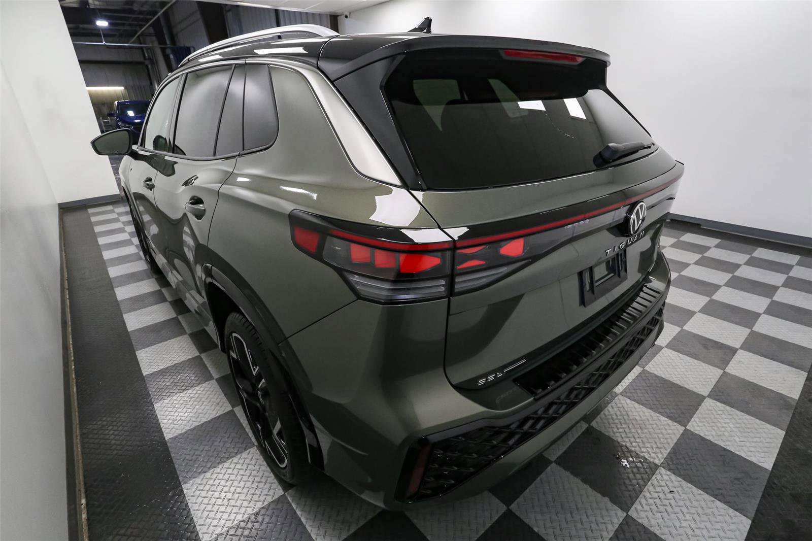 New 2026 Volkswagen Tiguan SEL R-Line AWD/4WD image 10