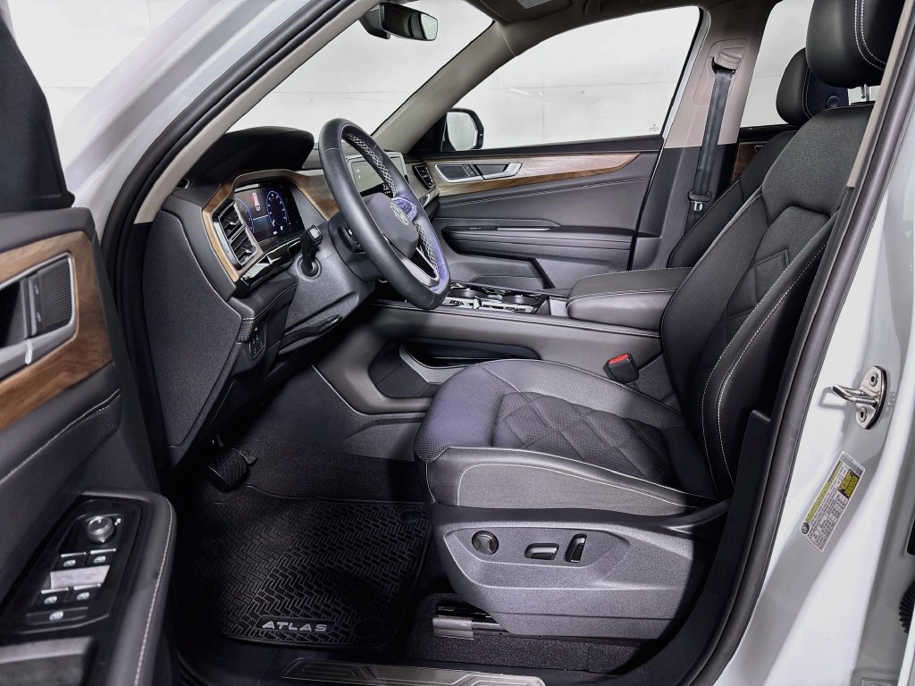 Certified 2025 Volkswagen Atlas SE AWD/4WD image 12