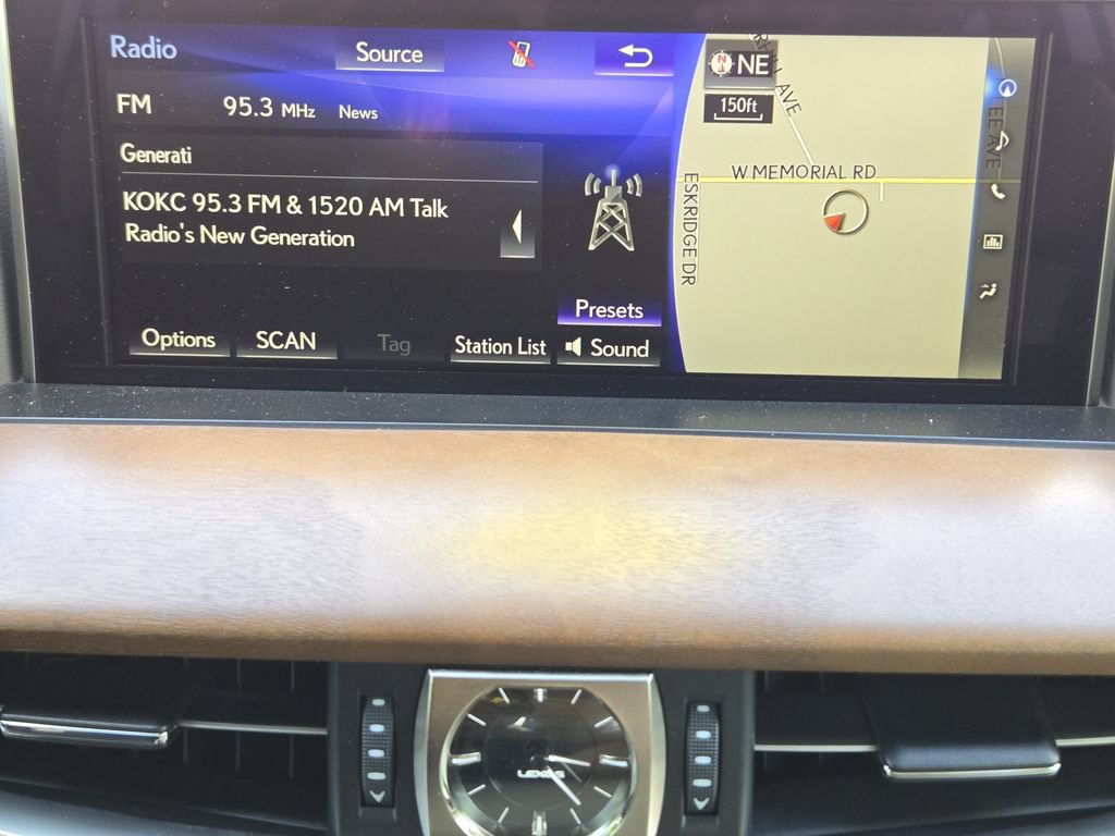 Used 2020 Lexus LX 570 4WD w/ Luxury Package image 17