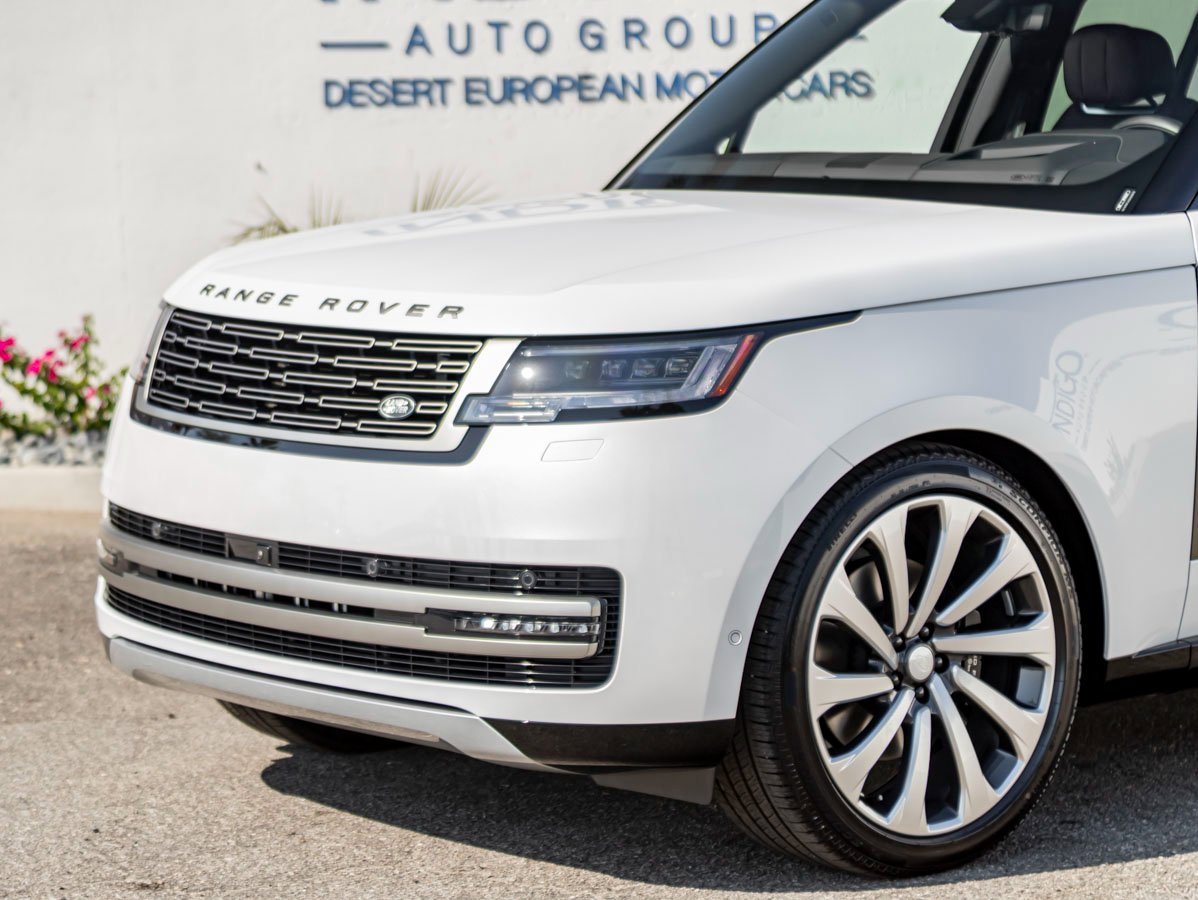 New 2025 Land Rover Range Rover SE image 2