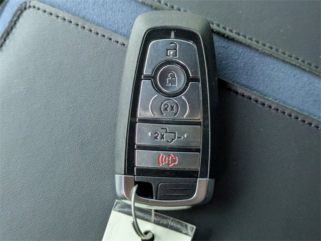 Used 2025 Ford F350 Platinum w/ FX4 Off-Road Package image 32