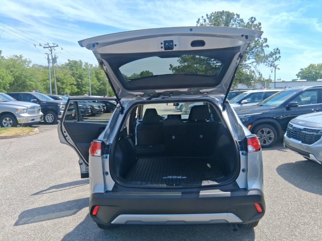 Used 2024 Toyota Corolla Cross LE AWD/4WD image 23