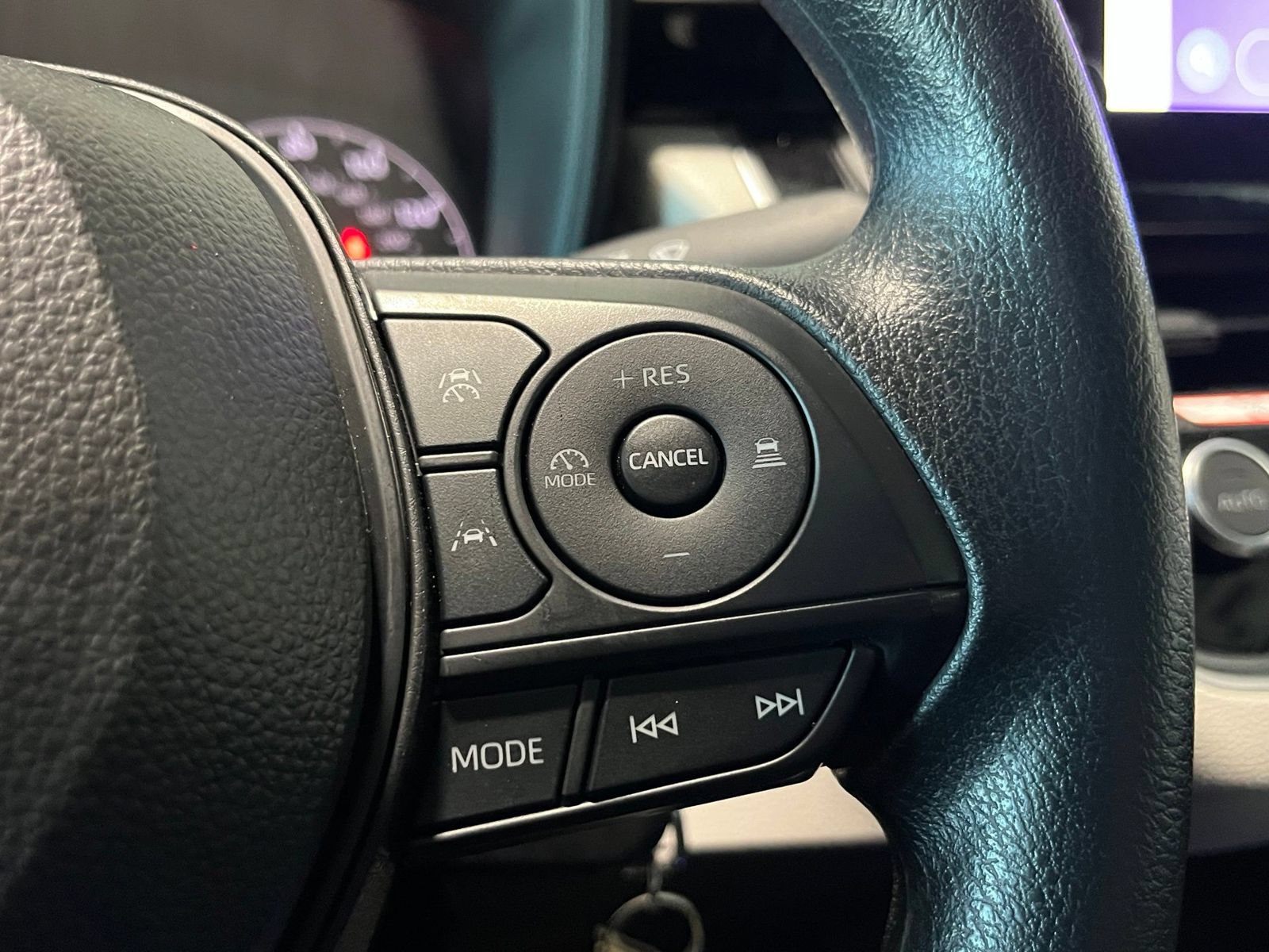 Used 2025 Toyota Corolla LE FWD image 29