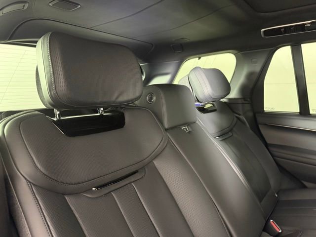 Certified 2025 Land Rover Range Rover SV AWD/4WD image 31