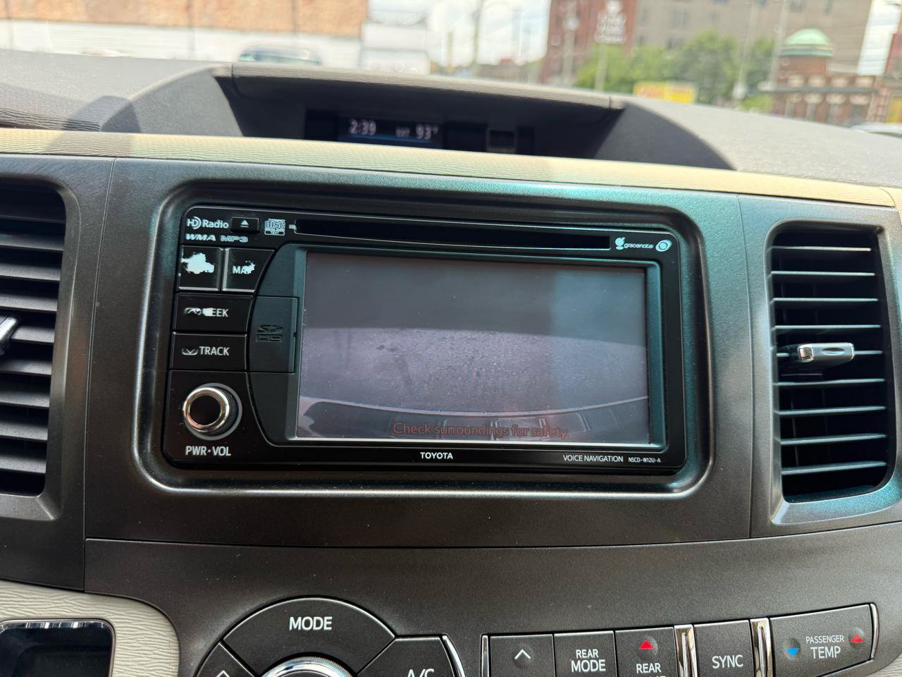 Used 2012 Toyota Sienna XLE w/ Entertainment Pkg FWD image 14
