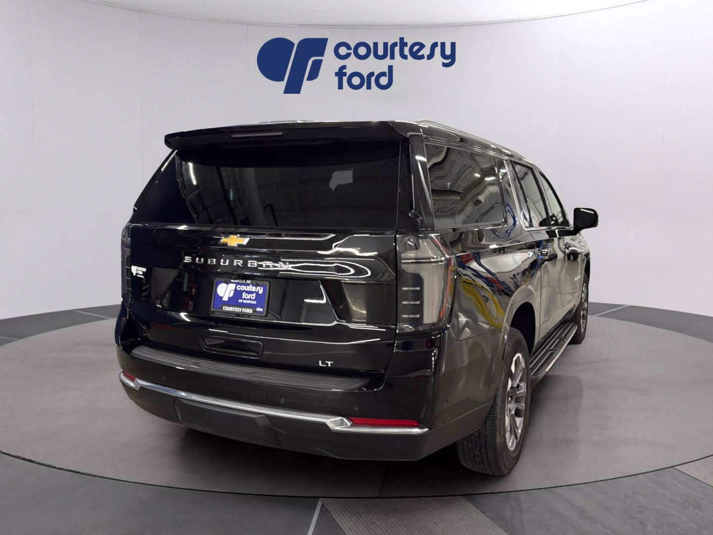 Used 2025 Chevrolet Suburban LT w/ Comfort Package AWD/4WD image 7