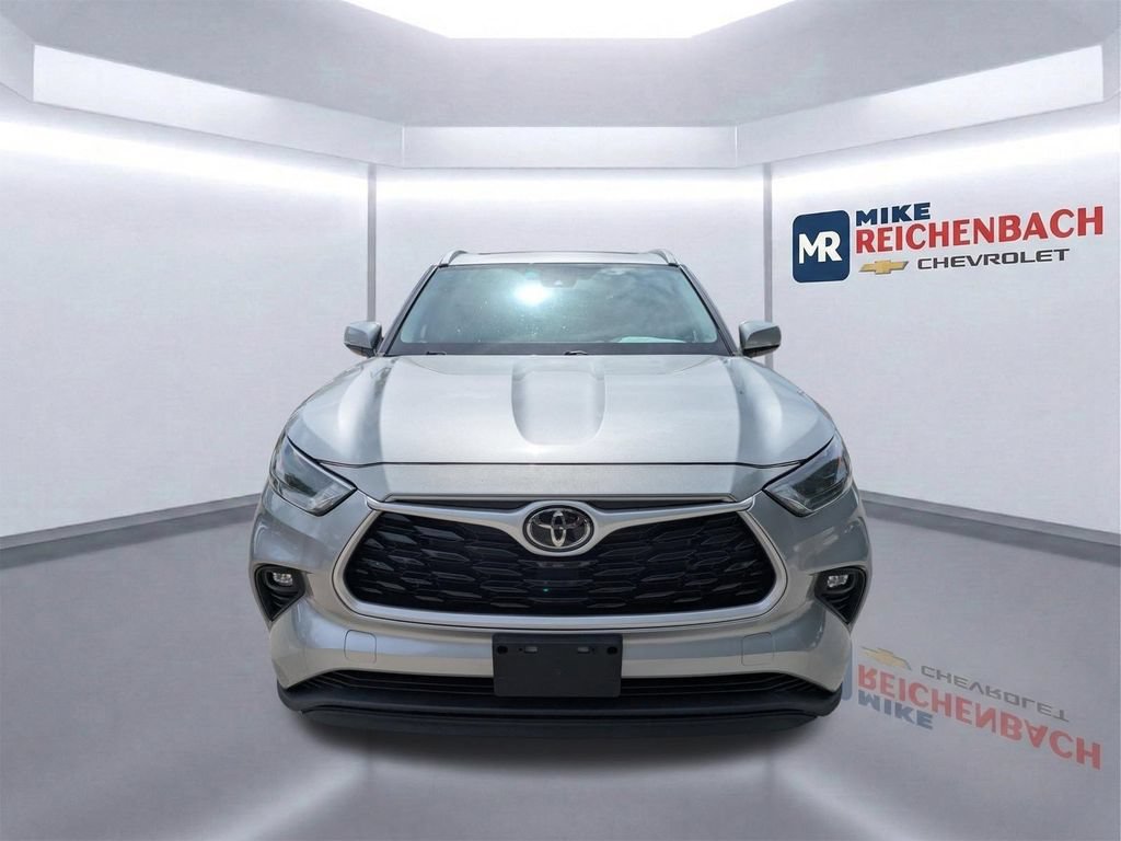 Used 2023 Toyota Highlander XLE FWD image 8