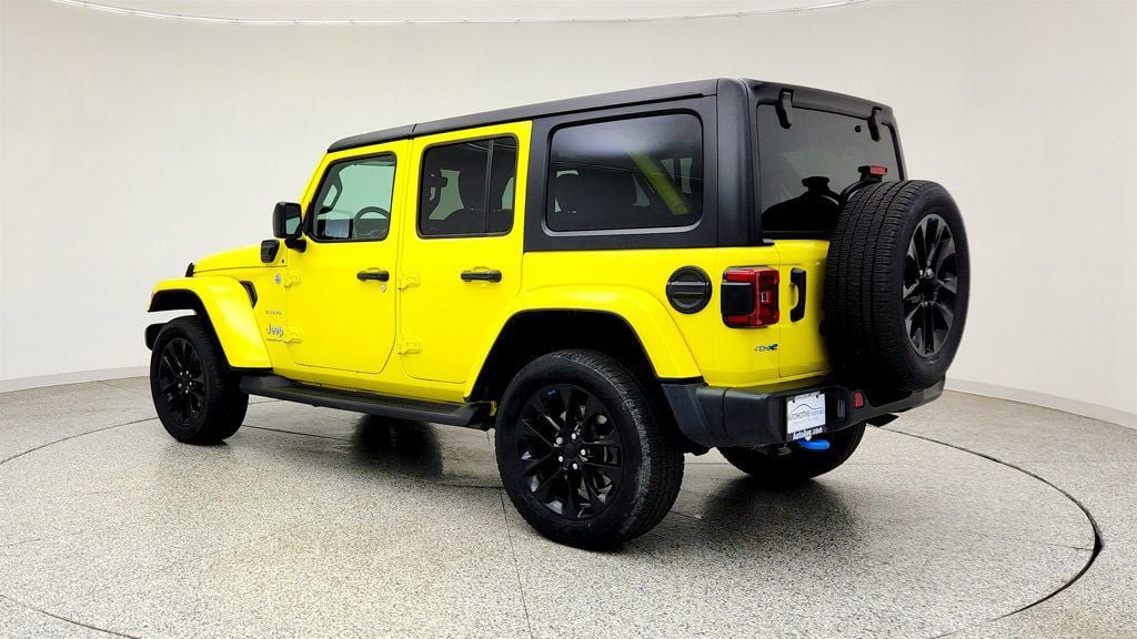 Used 2023 Jeep Wrangler Unlimited Sahara w/ Cold Weather Group AWD/4WD image 7