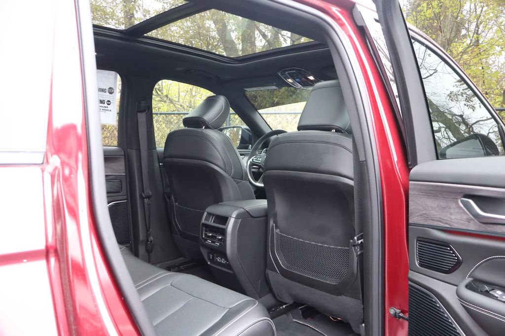 Used 2024 Jeep Grand Cherokee Overland image 47