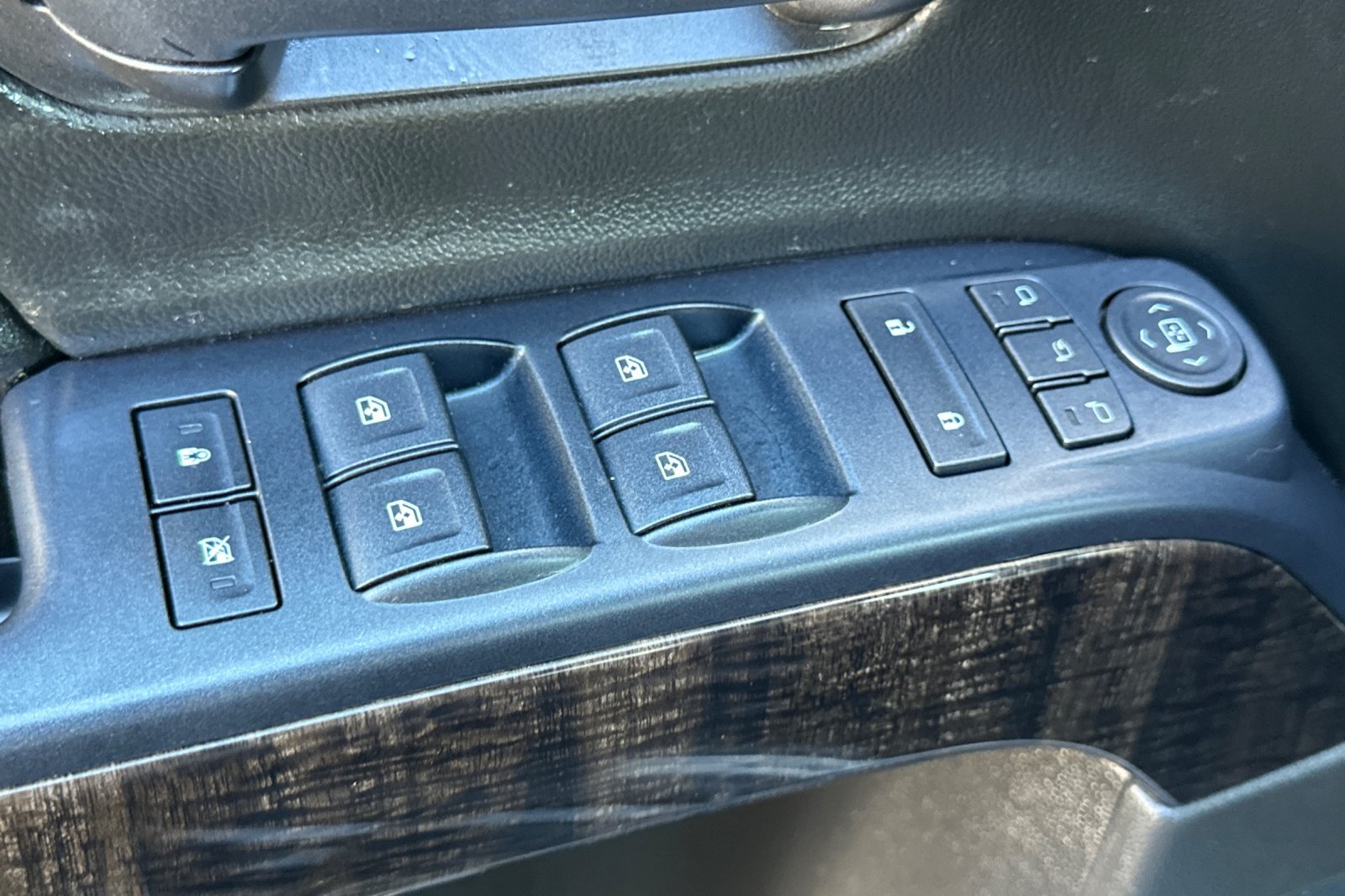 Used 2015 GMC Sierra 2500 Denali w/ Duramax Plus Package AWD/4WD image 12