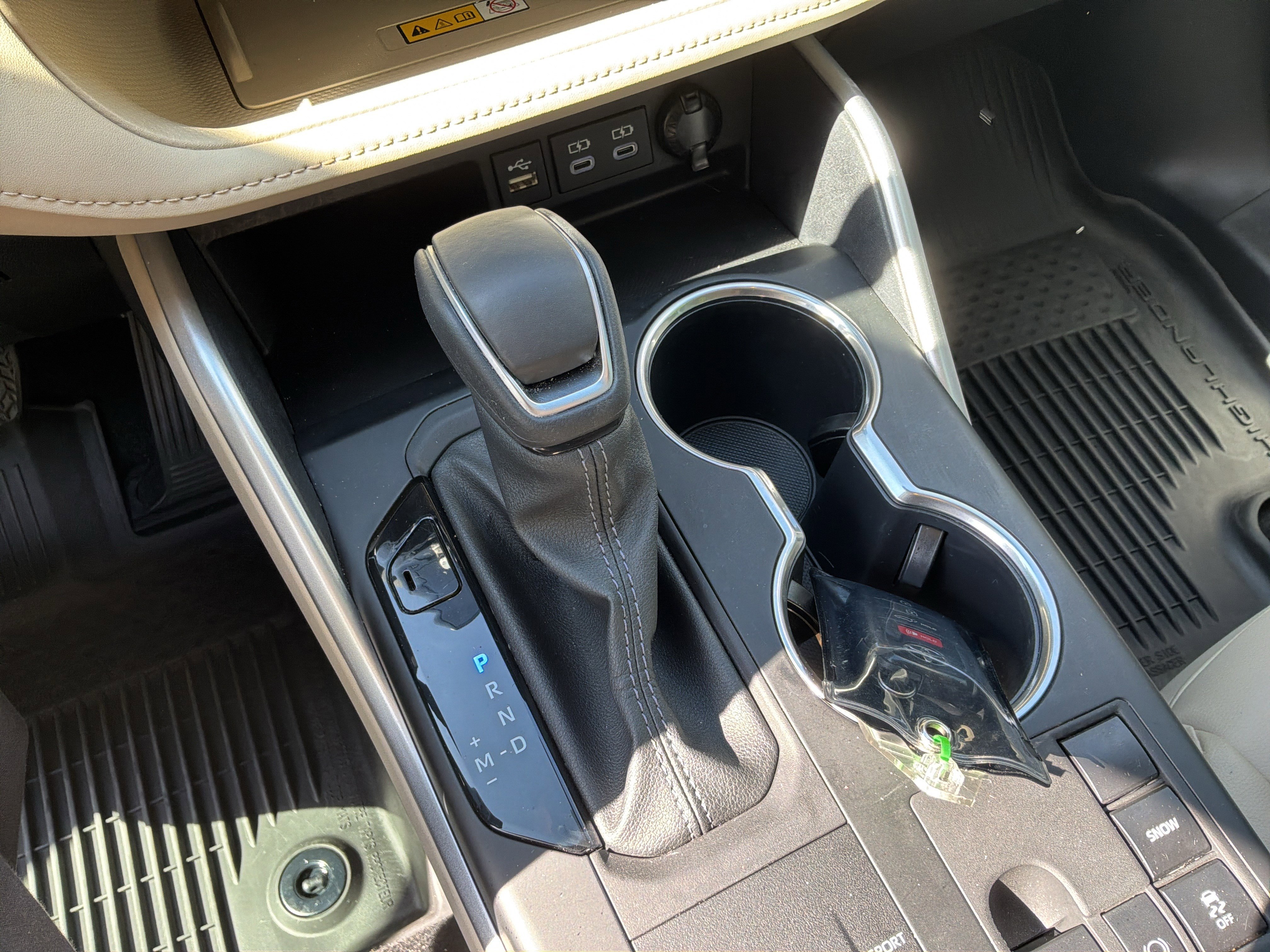 Used 2024 Toyota Highlander XLE FWD image 26