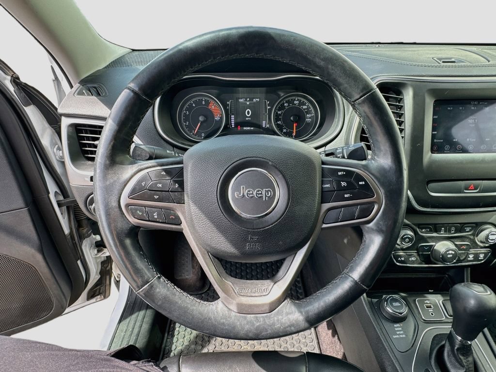 Used 2019 Jeep Cherokee Latitude Plus w/ Cold Weather Group AWD/4WD image 11