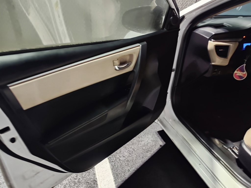 Used 2016 Toyota Corolla LE FWD image 7
