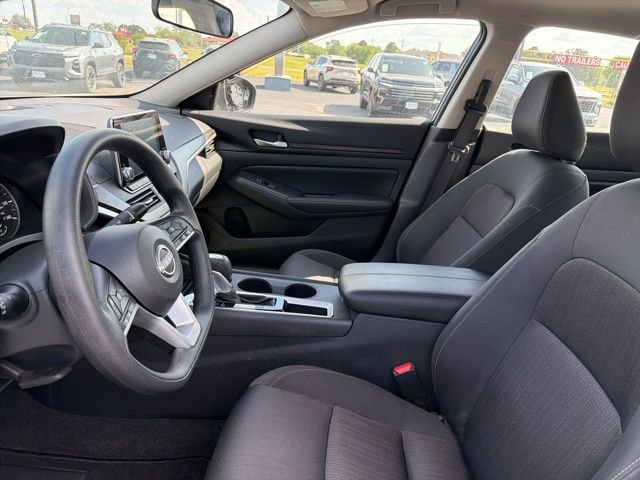 Used 2025 Nissan Altima 2.5 SV image 4