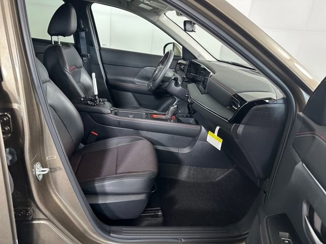 Certified 2025 Nissan Kicks SR image 28