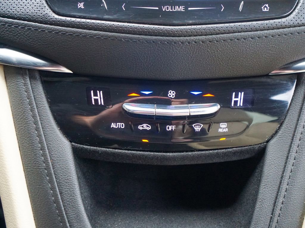 Used 2019 Cadillac XT5 FWD image 21