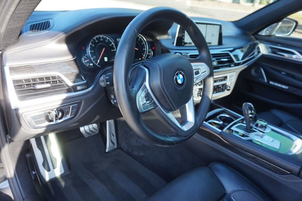 Used 2017 BMW 750i RWD image 17