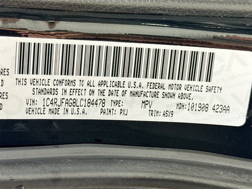 Used 2020 Jeep Grand Cherokee Laredo w/ Security & Convenience Group image 27