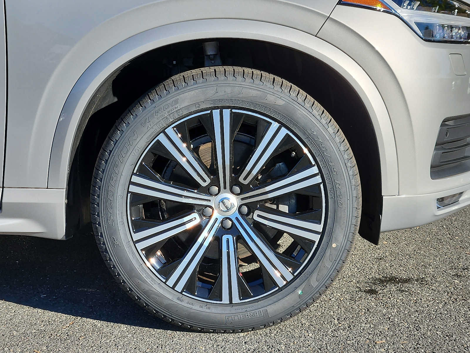 Certified 2023 Volvo XC90 B5 Core w/ Protection Package Premier AWD/4WD image 8
