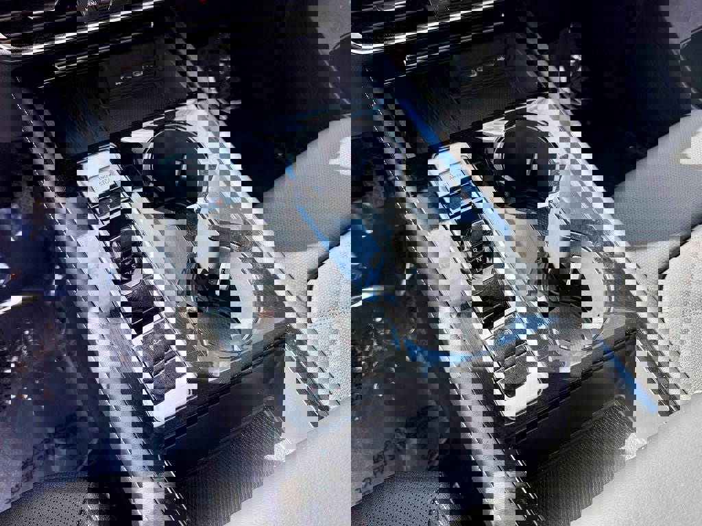 Used 2025 Volkswagen Atlas SE image 26