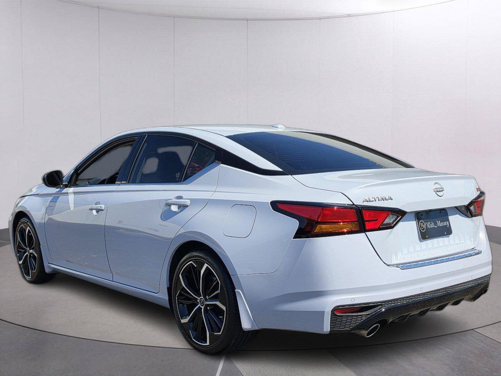 Used 2023 Nissan Altima 2.5 SR w/ SR Premium Package FWD image 3
