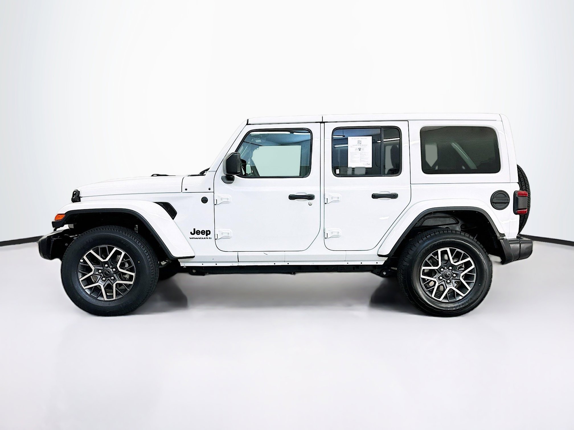 Used 2025 Jeep Wrangler Sahara image 4