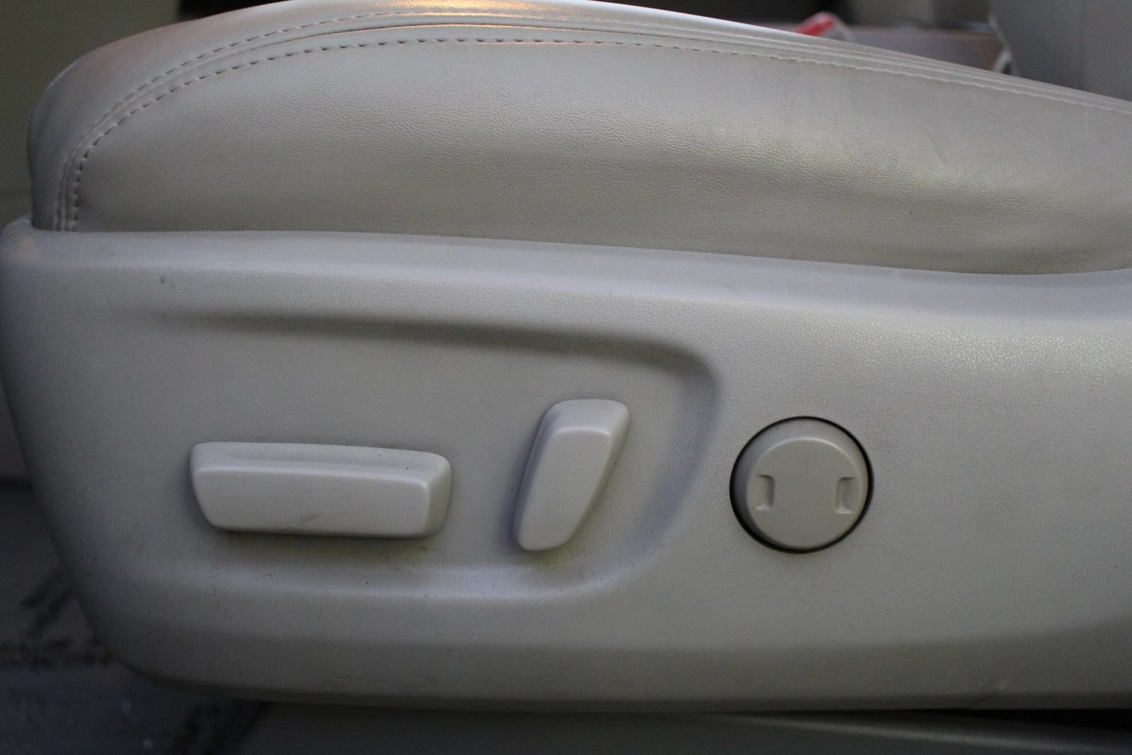 Used 2013 Toyota Sienna XLE FWD image 33
