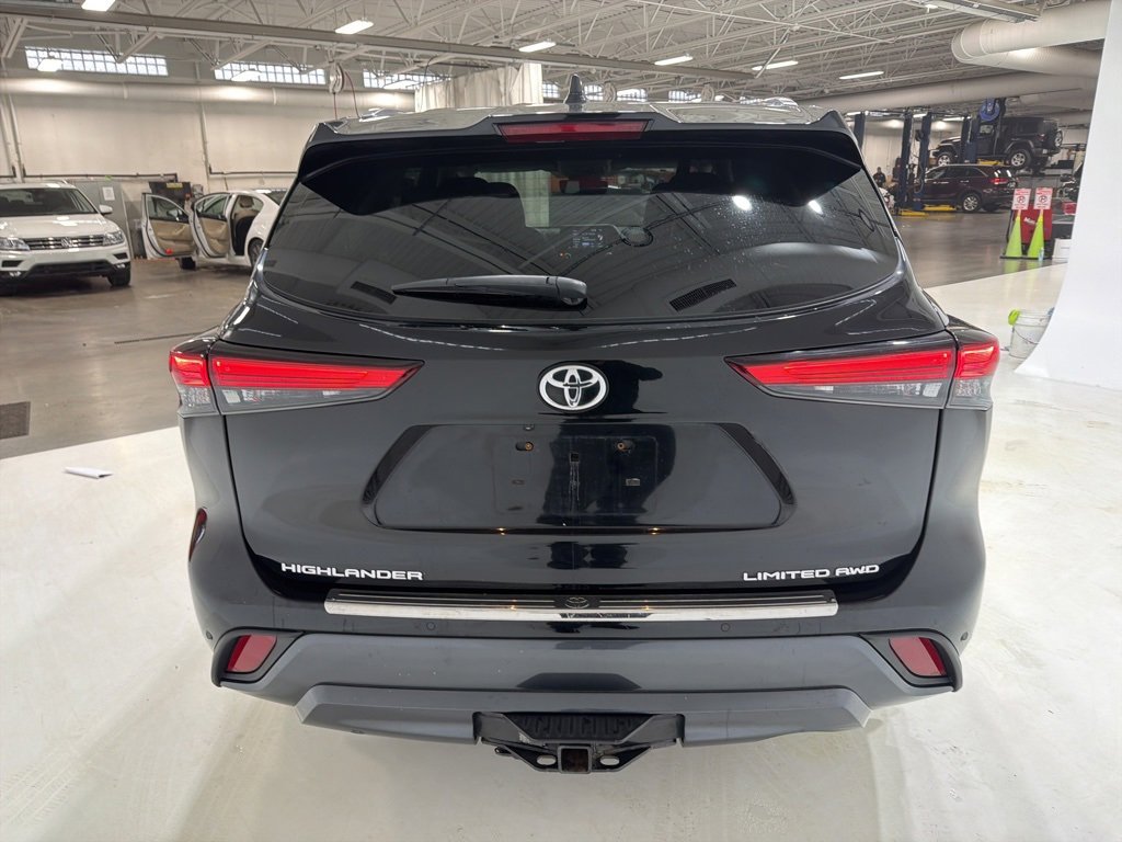 Used 2021 Toyota Highlander Limited image 7