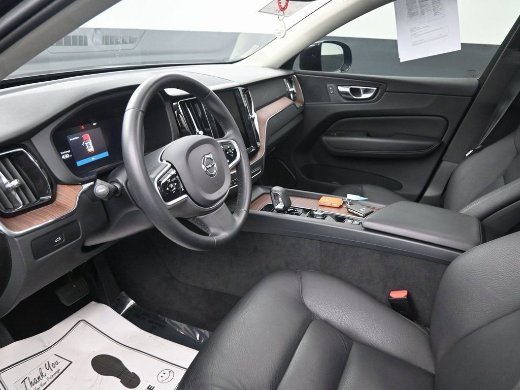 Used 2023 Volvo XC60 B5 Plus image 27