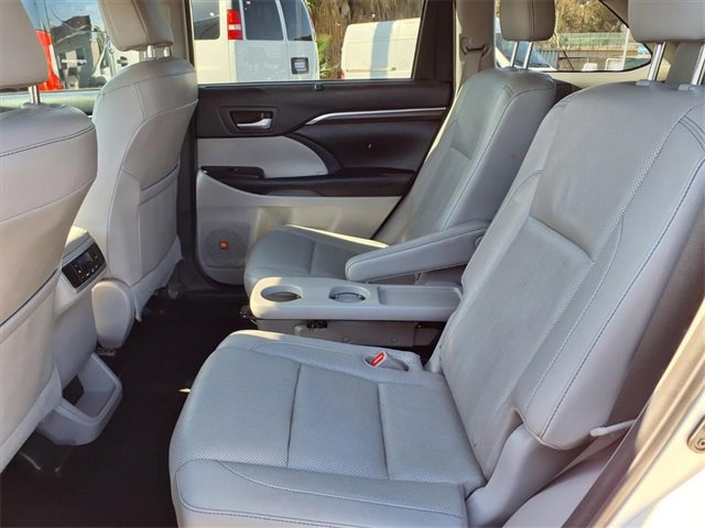 Used 2016 Toyota Highlander Limited image 7